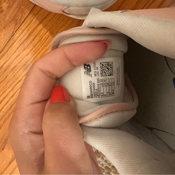 New Balance 550 Cream and Pink Retro Sneakers size 9.5 gently used